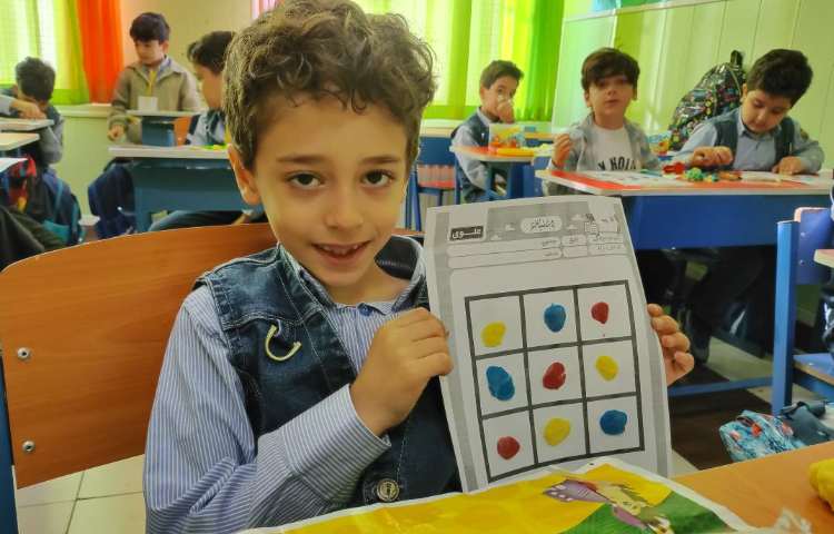 فعالیت ریاضی تثبیت جدول شگفت انگیز دست ورزی با خمیر بازی