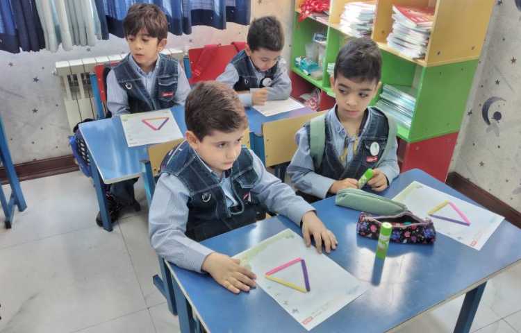 فعالیت ریاضی جهت ،رنگ،ستون و ردیف ،اشکال هندسی 4