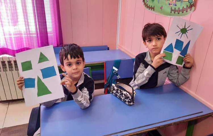 فعالیت ریاضی: شناسایی گوشه و لبه در اشکال هندسی و تقویت عضلات دست