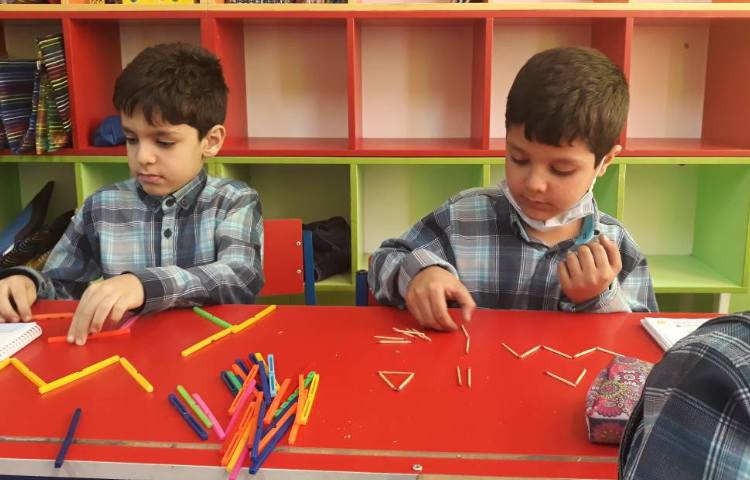 :فعالیت ریاضی مفهوم انتقال و دست ورزی ساخت الگو