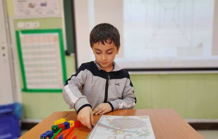 فعالیت ریاضی : مفهوم اندازه گیری با ابزار غیر استاندارد جدول شگفت انگیز اعداد 4