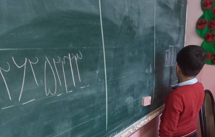 فعالیت ریاضی پای تخته (تمرین عدد نویسی همراه با حروف و شکل ) 2