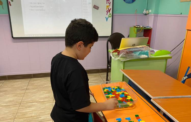 فعالیت ساختن کلمه با حروف