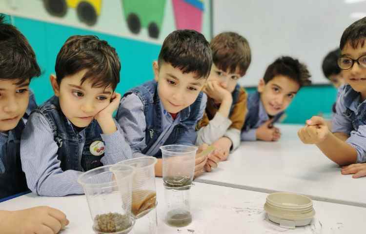 فعالیت علوم آزمایشگاه آزمایش مقایسه ی سرعت عبور آب از خاک 1