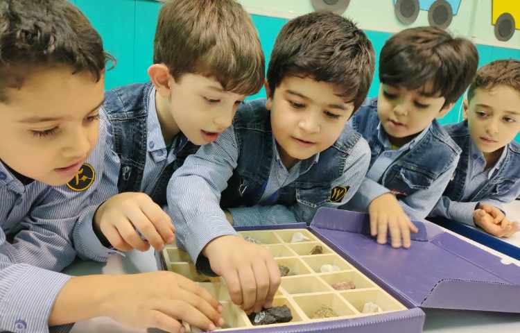 فعالیت علوم (آزمایشگاه ) آشنایی با انواع سنگ 4