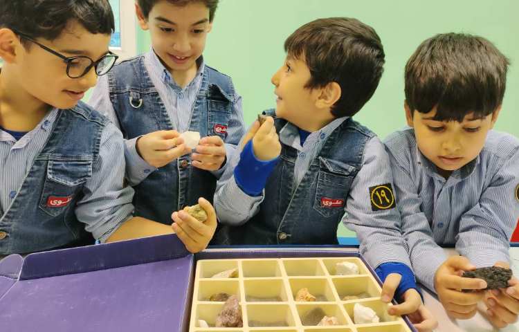 فعالیت علوم (آزمایشگاه ) آشنایی با انواع سنگ 7