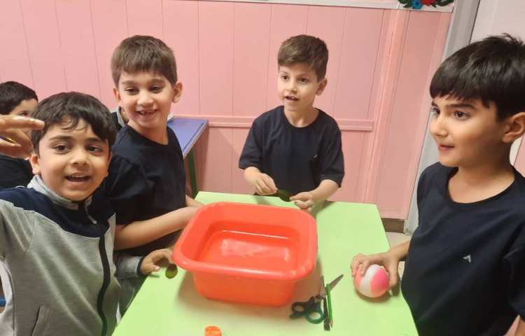 فعالیت علوم: آزمایش اجسام سبک و سنگین 2