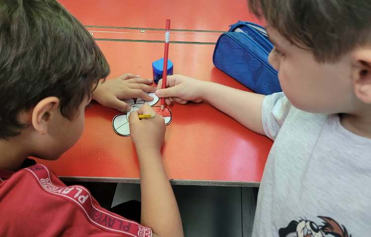 فعالیت علوم آشنایی با قسمت های مختلف گیاه ساخت کاردستی گروهی 4