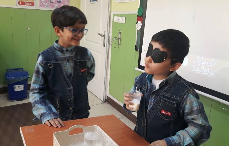 :فعالیت علوم بازی با حواس، کلاس گیلاس 1