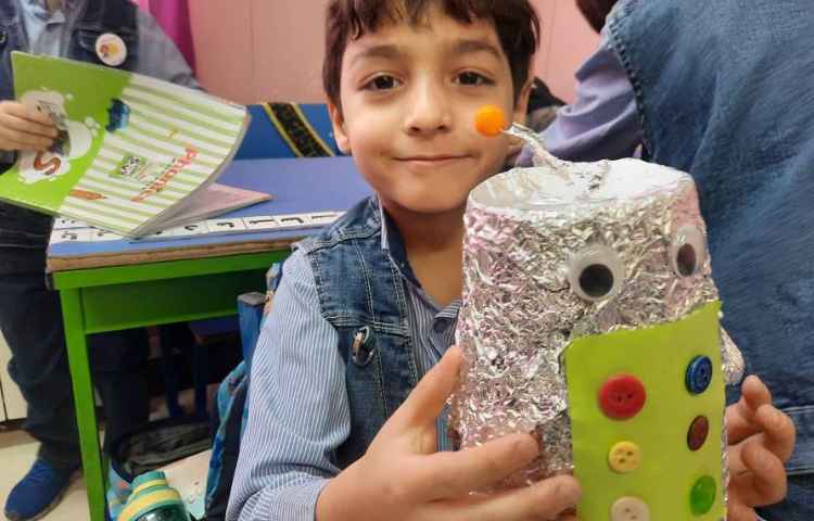 فعالیت علوم: کاردستی با وسایل دور ریختنی 3