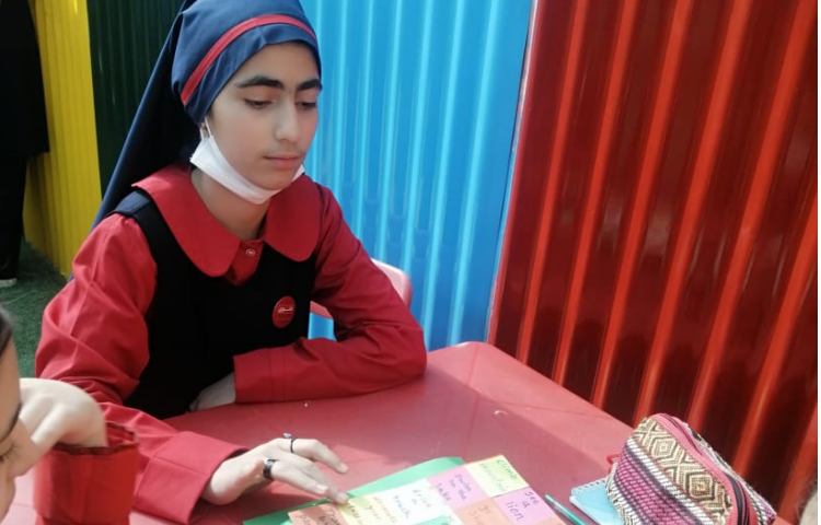 فعالیت غوطه وری دپارتمان زبان 1