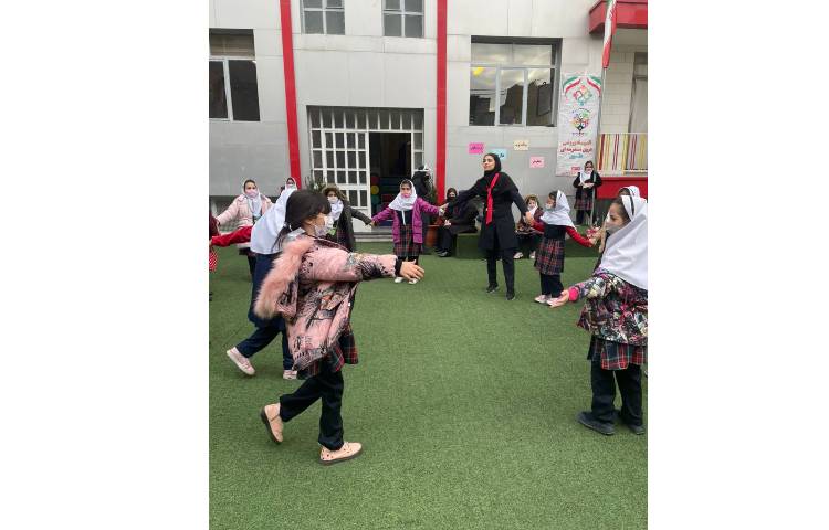 فعالیت غوطه وری دپارتمان زبان 2