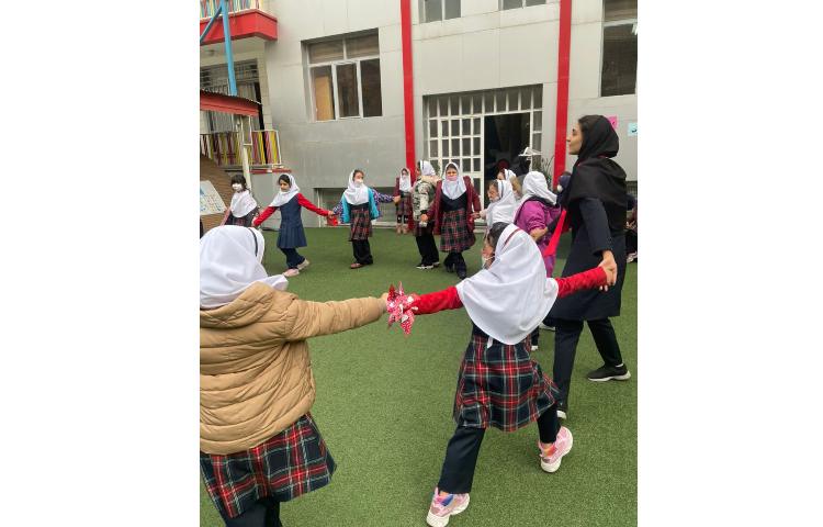 فعالیت غوطه وری دپارتمان زبان 4