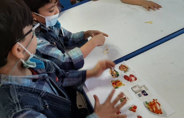 :فعالیت فصل 3 علوم، خوراکی های مفید و غیر مفید، کلاس توت فرنگی 1