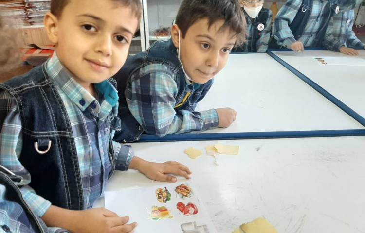 :فعالیت فصل 3 علوم، خوراکی های مفید و غیر مفید، کلاس توت فرنگی 2