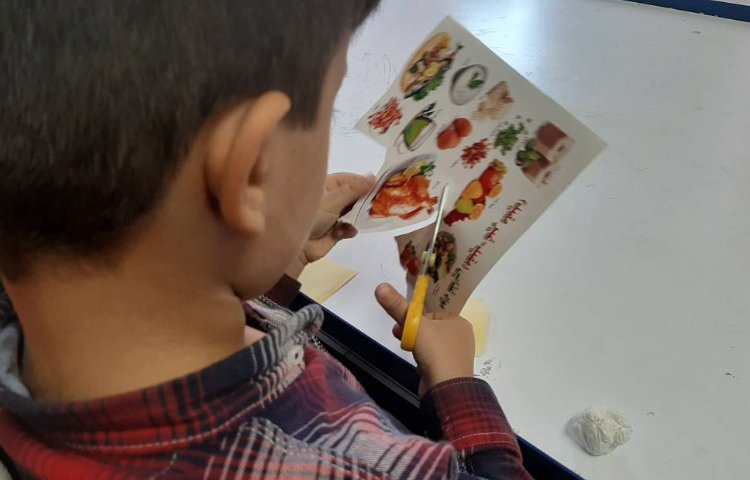 :فعالیت فصل 3 علوم، خوراکی های مفید و غیر مفید، کلاس توت فرنگی 3