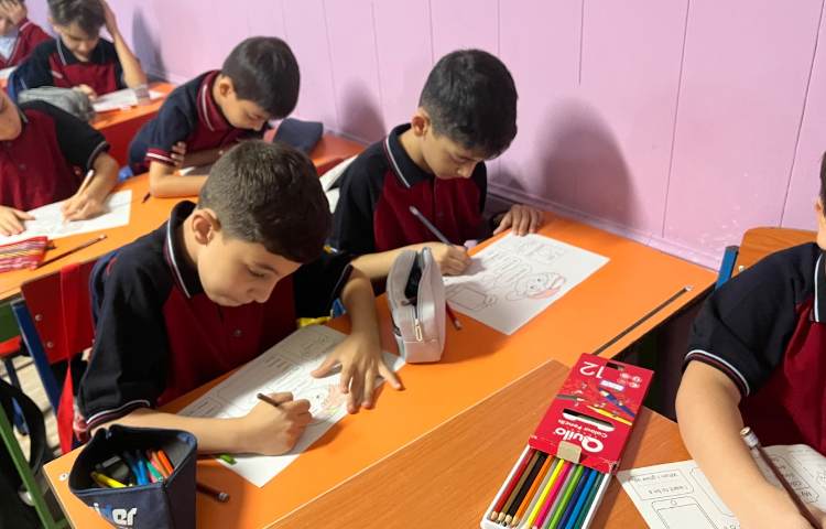 فعالیت مربوط به معرفی خود همراه با درست کردن کاردستی