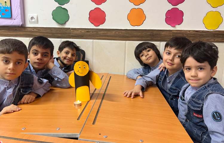 فعالیت مربوط به هفته ملی علوم (ساخت کرم شب‌تاب) 3