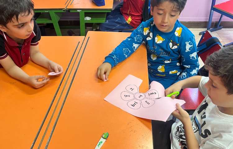 فعالیت مربوط به کاردستی فونیکس 1