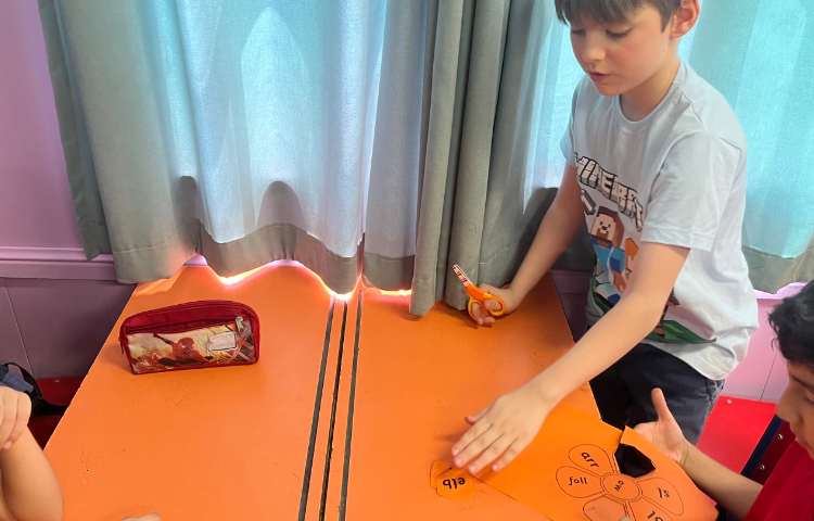 فعالیت مربوط به کاردستی فونیکس 4