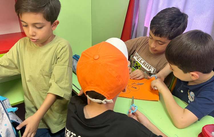 فعالیت مربوط به کاردستی فونیکس 6