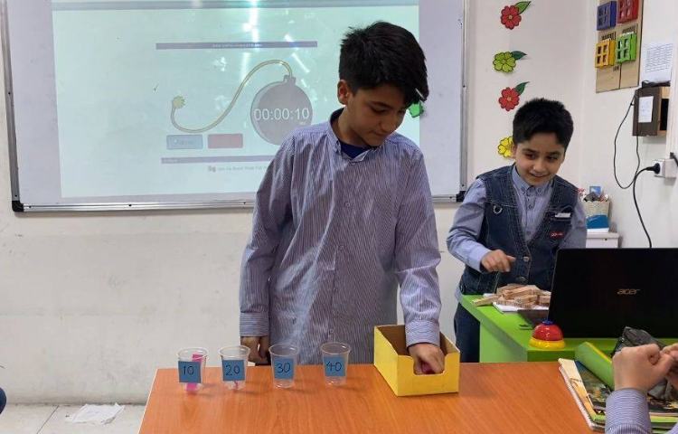 فعالیتِ مربوط به گرد کردن اعداد با انجام بازی و مسابقه-زنگ Math