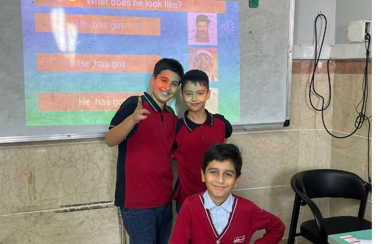 فعالیت Parrot drill مرتبط با درس دو کتاب 4