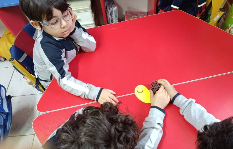 فعالیت مناسبتی (برای آشنایی بهتر با حروف (ن) حلزون درست کردیم. 2