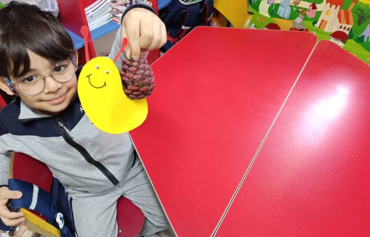 فعالیت مناسبتی (برای آشنایی بهتر با حروف (ن) حلزون درست کردیم. 3