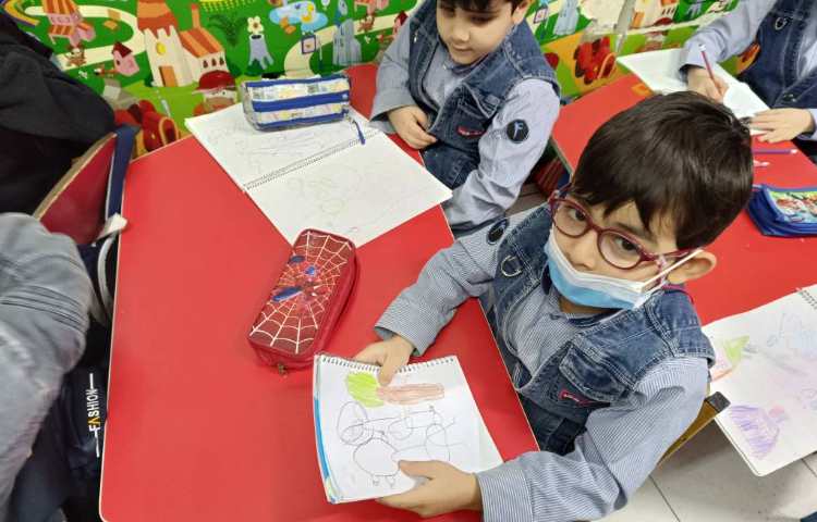 فعالیت مناسبتی ،به مناسبت نزدیک شدن به روز درختکاری دانش‌آموزان نقاشی کاشت نهال را انجام دادند . 3