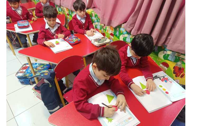 فعالیت مناسبتی ( درست کردن بستنی توت فرنگی) 5