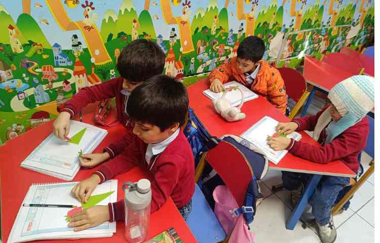 فعالیت مناسبتی ( درست کردن بستنی توت فرنگی)