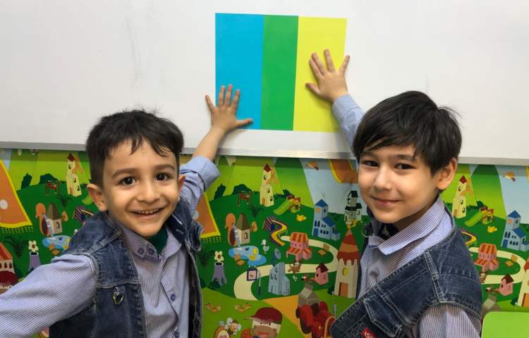 فعالیت مناسبتی :شناخت رنگ سبز و ترکیب آن