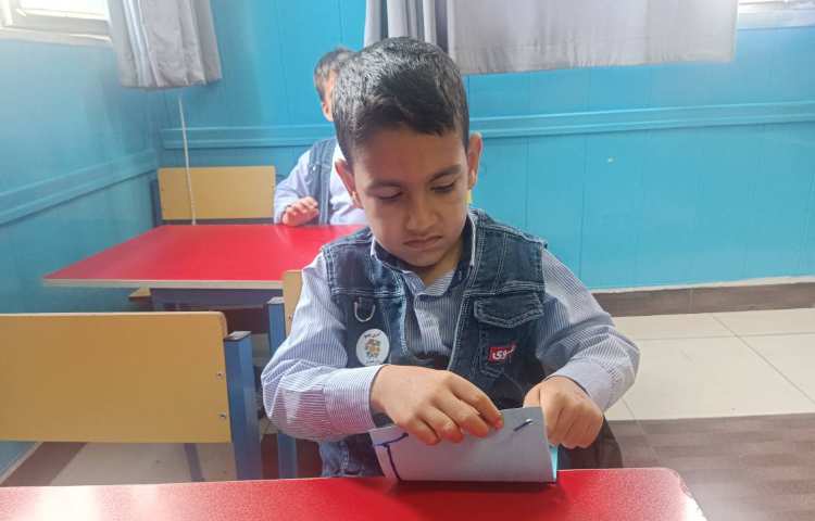 فعالیت مناسبتی: کار دوخت و هدیه به پدر و مادربزرگ 2