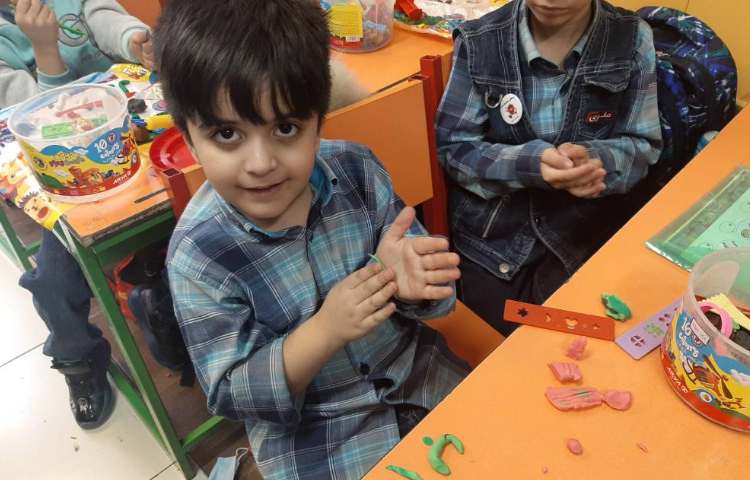 :فعالیت نوشتاری خمیر بازی کلمات، کلاس توت فرنگی