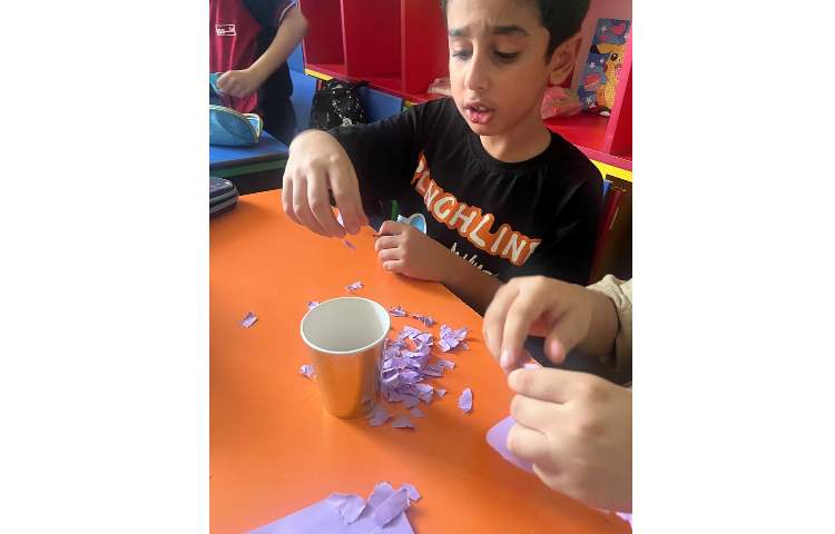 فعالیت cut and count نوشتن حروف انگلیسی و جملات کوتاه 6