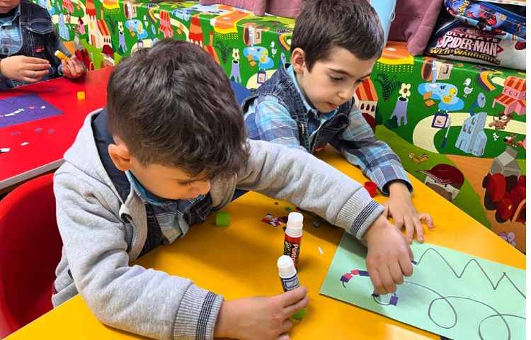 فعالیت های دست ورزی در کلاس زبان انگلیسی 2