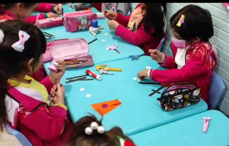 فعالیت های هنری کودکستان دخترانه پرتوعلوی شیراز