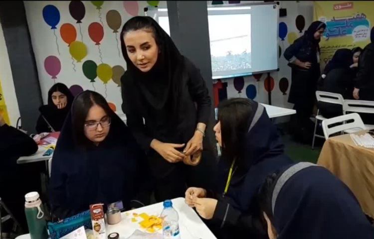 فعالیت های واحد زبان در هفته ملی علوم 5