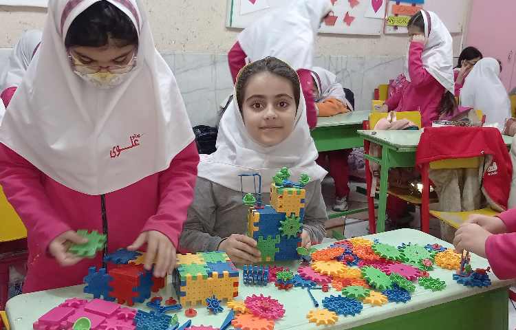 فعالیت های کلاسی دانش آموزان کلاس سوم دبستان دخترانه پرتوعلوی 1