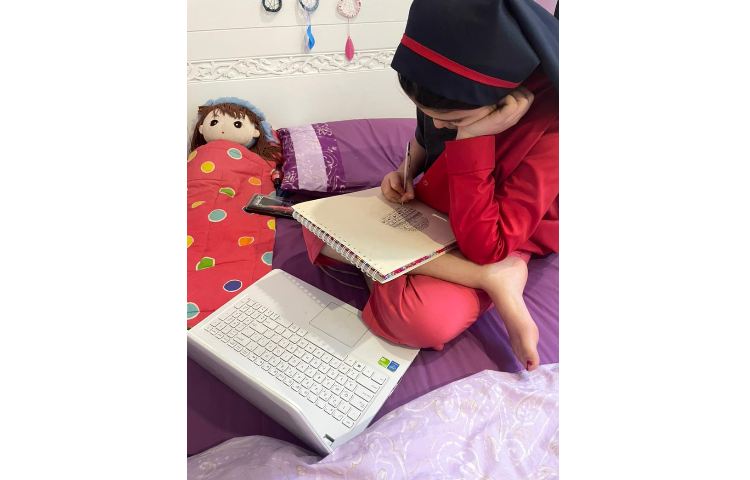 فعالیت های گروه 4 نیکی داوری _ هانا سرایی _نازآفرین محمدی _میشا حسنی _آوا افضلی فر 1