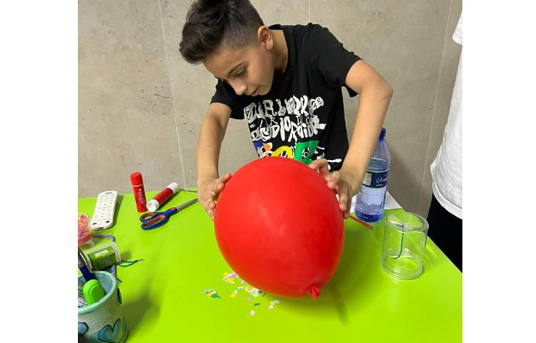 فعالیت و آزمایش های علوم در مبحث نیرو و انواع نیرو 8