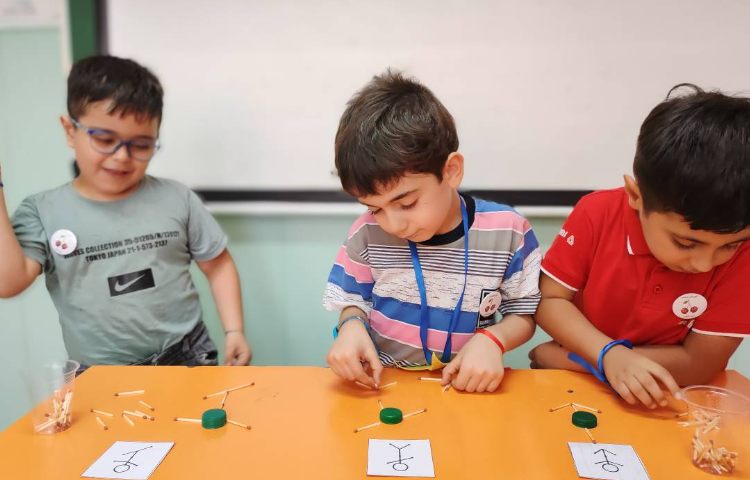 فعالیت پرتال هوش ساخت آدمک با کارت های بازی 3