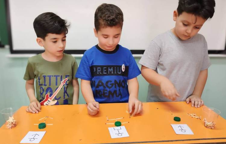 فعالیت پرتال هوش ساخت آدمک با کارت های بازی 5