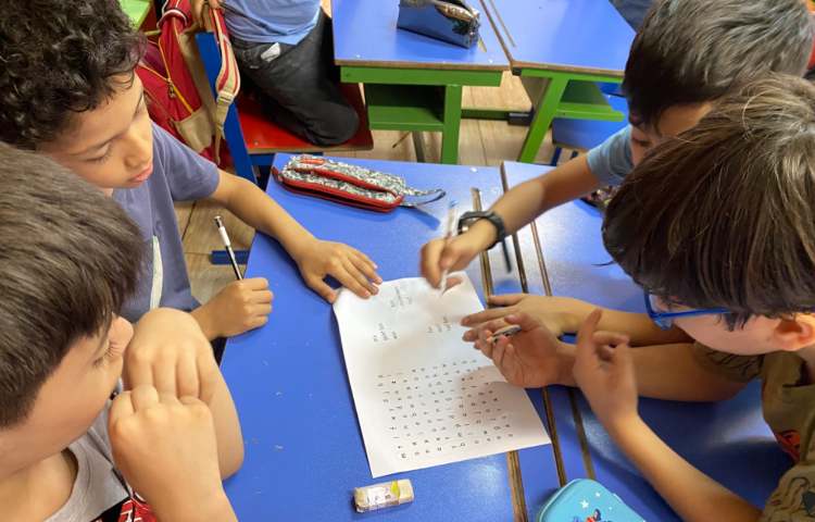 :فعالیت پیدا کردن کلمات شامل حرف x 1