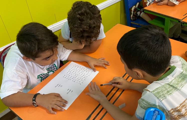 :فعالیت پیدا کردن کلمات شامل حرف x