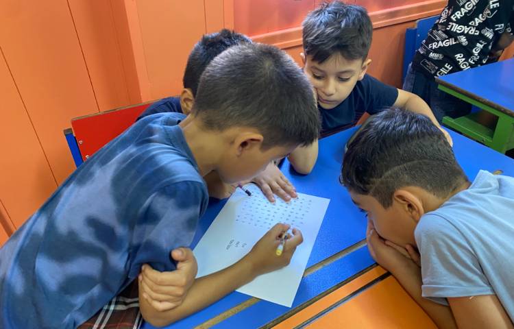 :فعالیت پیدا کردن کلمات شامل حرف x