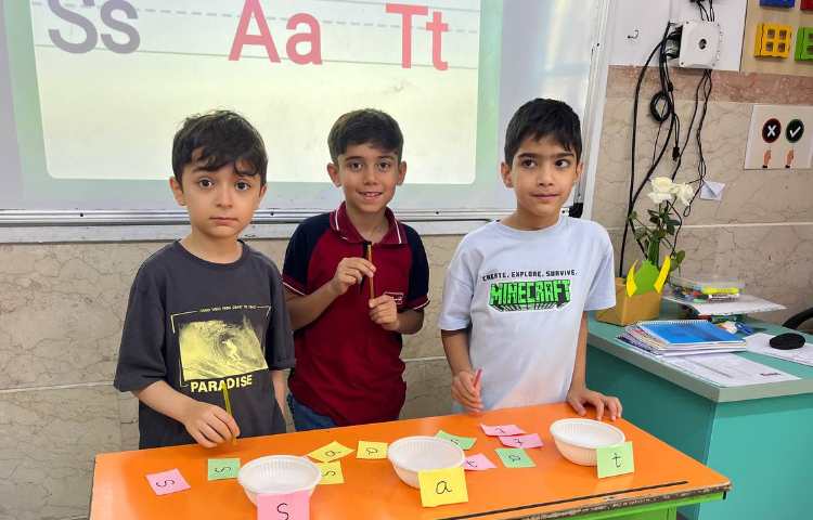 فعالیت کلاسی جهت مرور حروف و لغات مرتبط با فونیکس 1 1