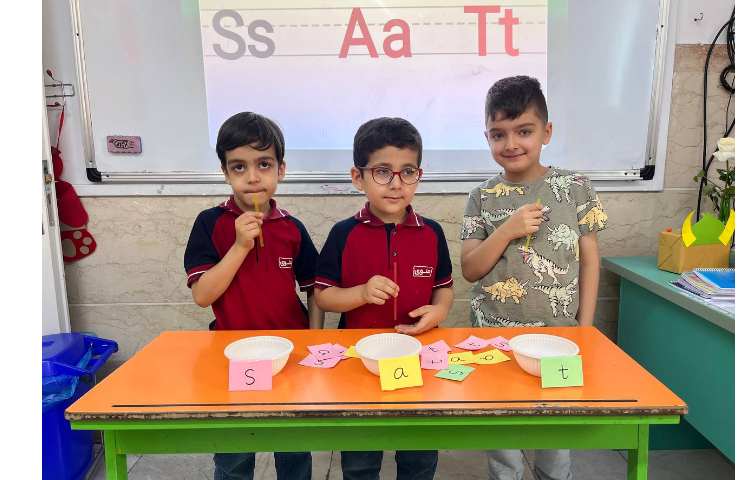 فعالیت کلاسی جهت مرور حروف و لغات مرتبط با فونیکس 1 2