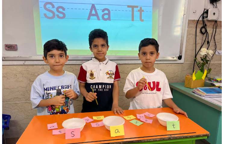 فعالیت کلاسی جهت مرور حروف و لغات مرتبط با فونیکس 1 4